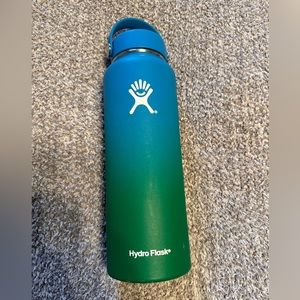 Hydroflask 40 oz. bottle and lid